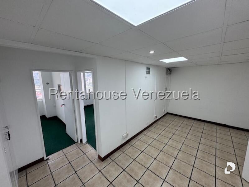 Oficina en Los Palos Grandes, Caracas – 9
