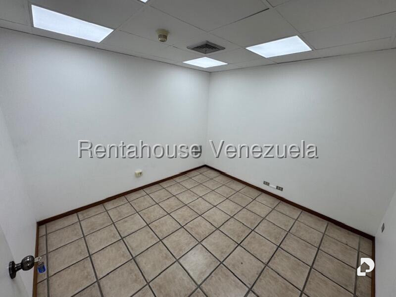 Oficina en Los Palos Grandes, Caracas – 23