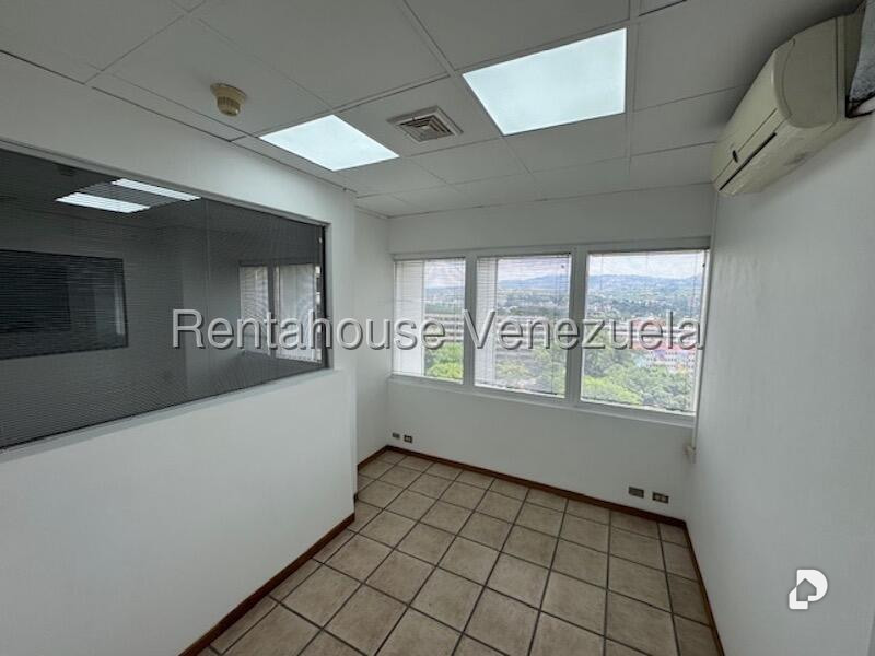 Oficina en Los Palos Grandes, Caracas – 15