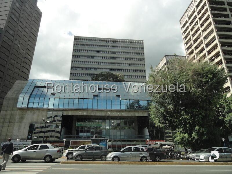 Oficina en Los Palos Grandes, Caracas – 29