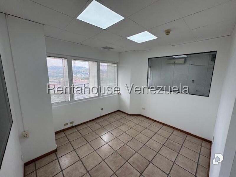 Oficina en Los Palos Grandes, Caracas – 16