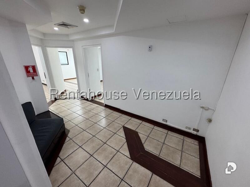 Oficina en Los Palos Grandes, Caracas – 7