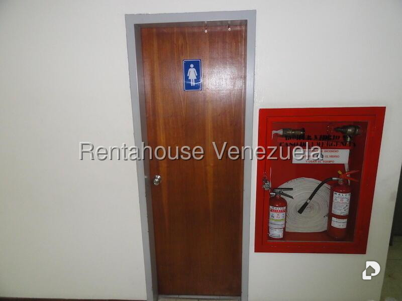 Oficina en Los Palos Grandes, Caracas – 25