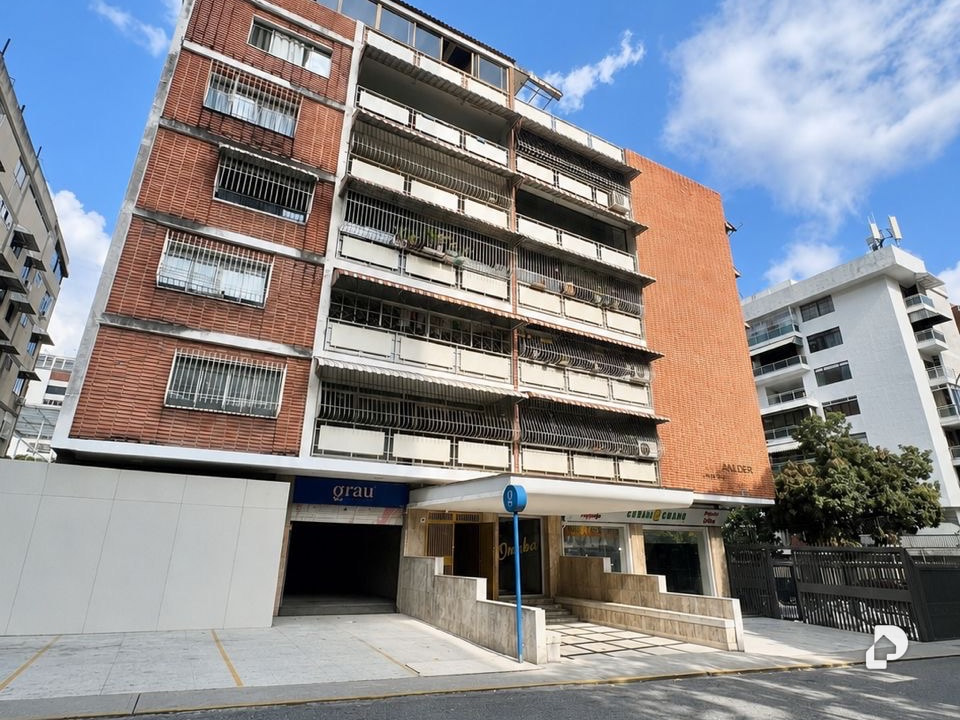 Apartamento en Los Palos Grandes, Caracas – 13