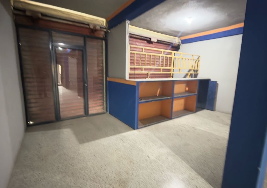 Local comercial en Valencia - 1