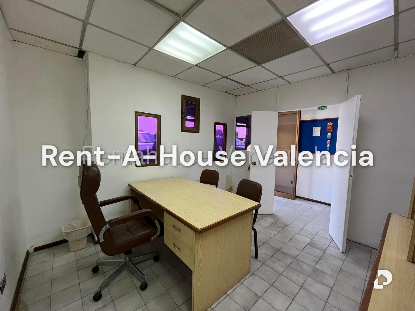 Local comercial en Zona Industrial, Valencia – 4