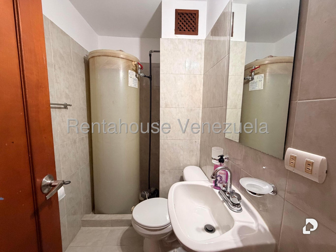 Apartamento en Colinas de La Tahona, Caracas – 17