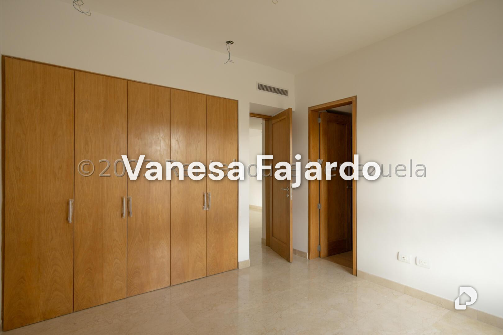 Edificio en La Castellana, Caracas – 25