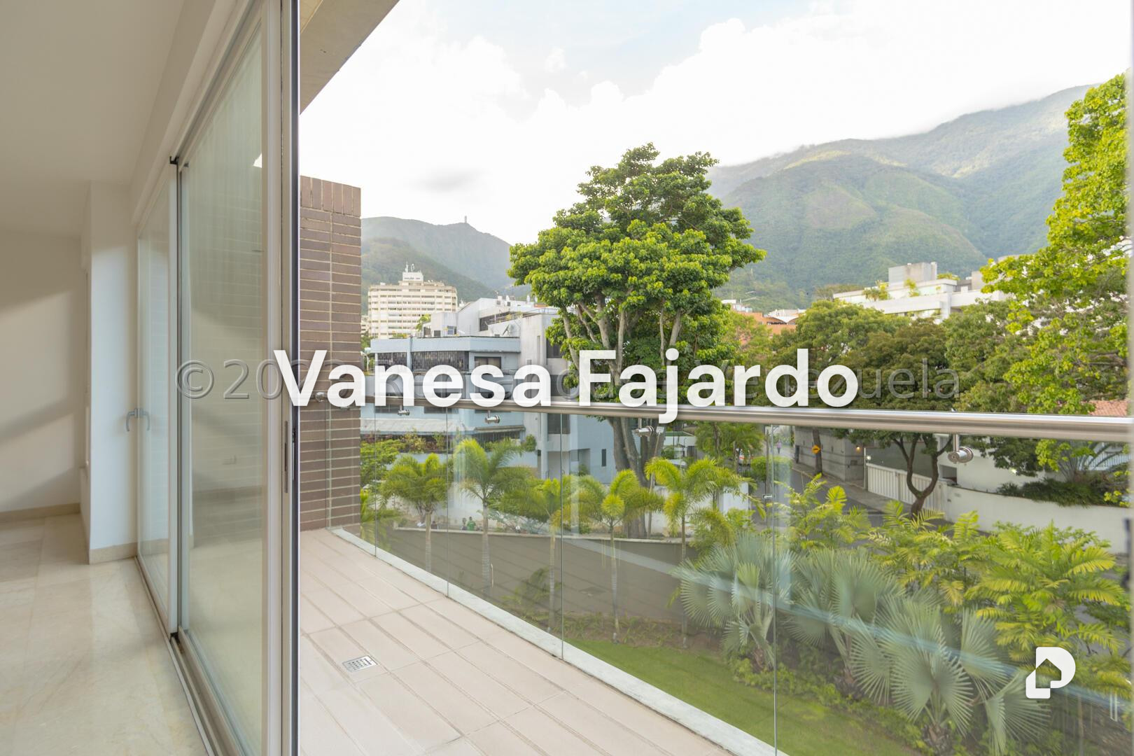 Edificio en La Castellana, Caracas – 26