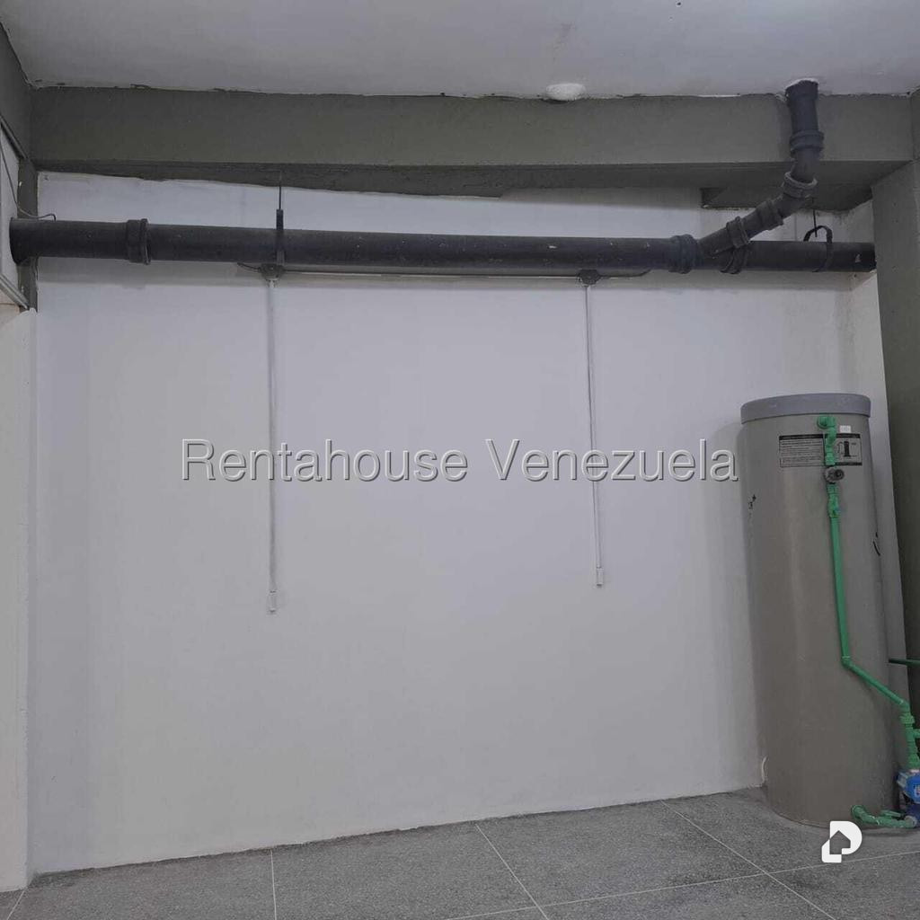 Local comercial en Parroquia La Candelaria, Caracas – 16