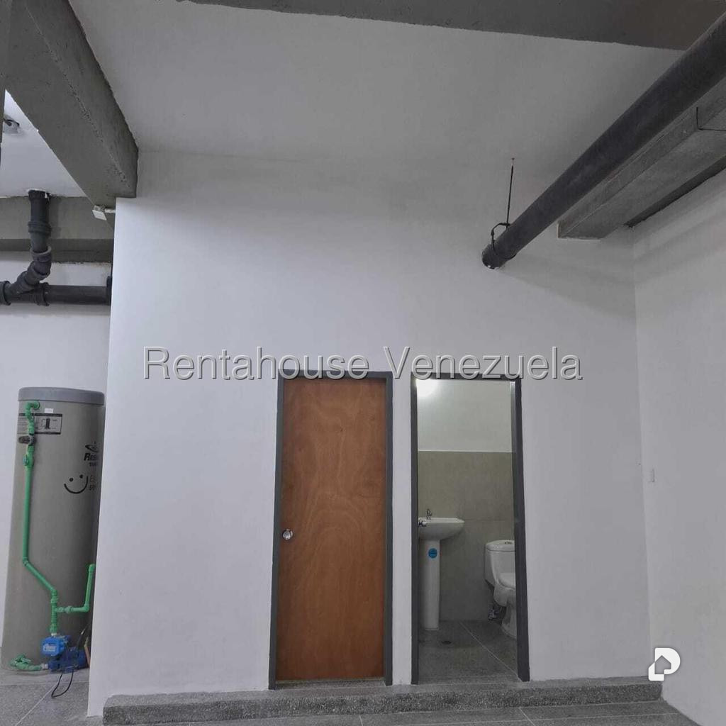Local comercial en Parroquia La Candelaria, Caracas – 12