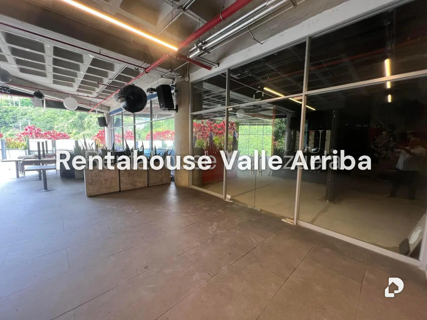 Local comercial en Cerro Verde, Caracas – 18