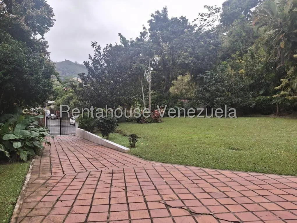 House in Los Geranios, Caracas - 1