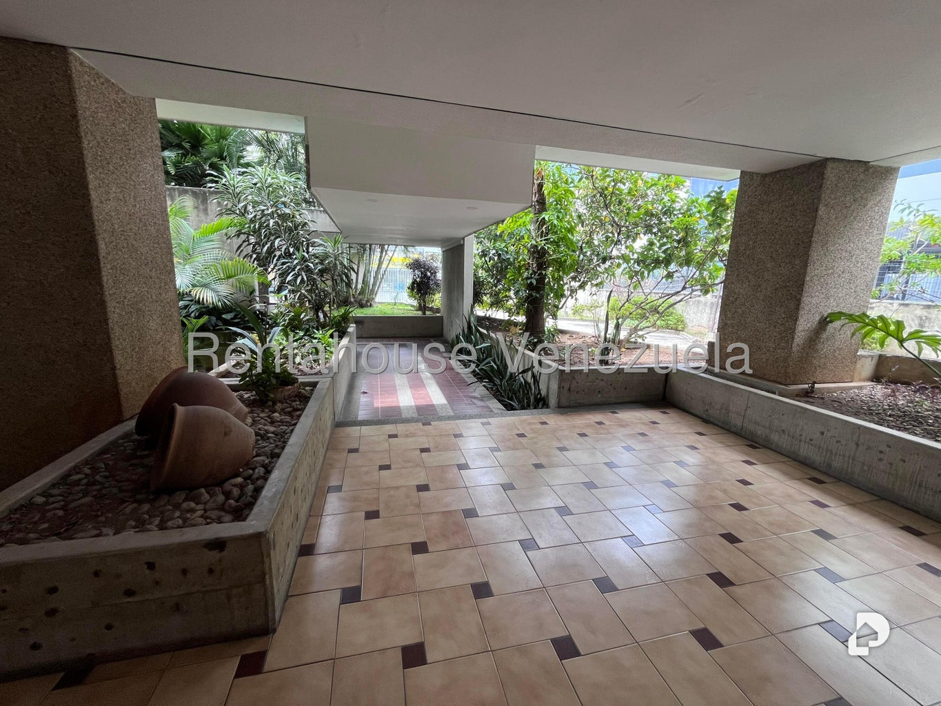 Apartamento en Los Palos Grandes, Caracas – 16