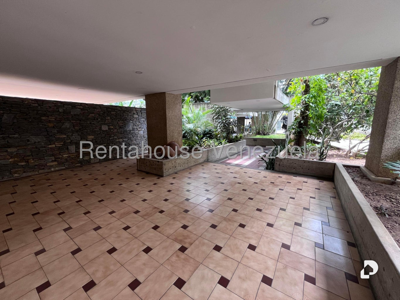 Apartamento en Los Palos Grandes, Caracas – 15