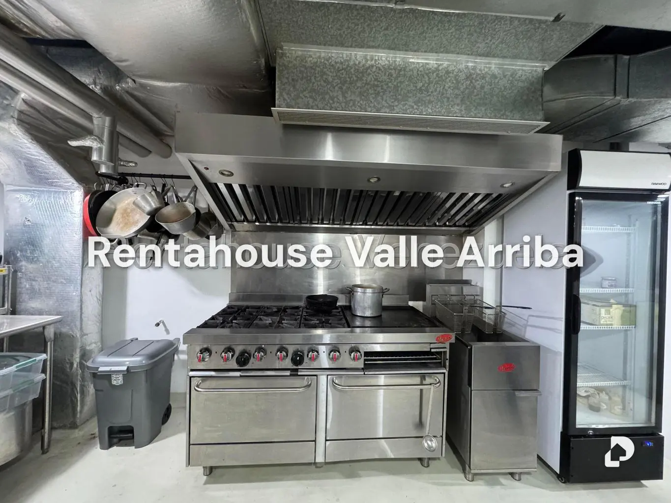Local comercial en Santa Fe Norte, Caracas – 12