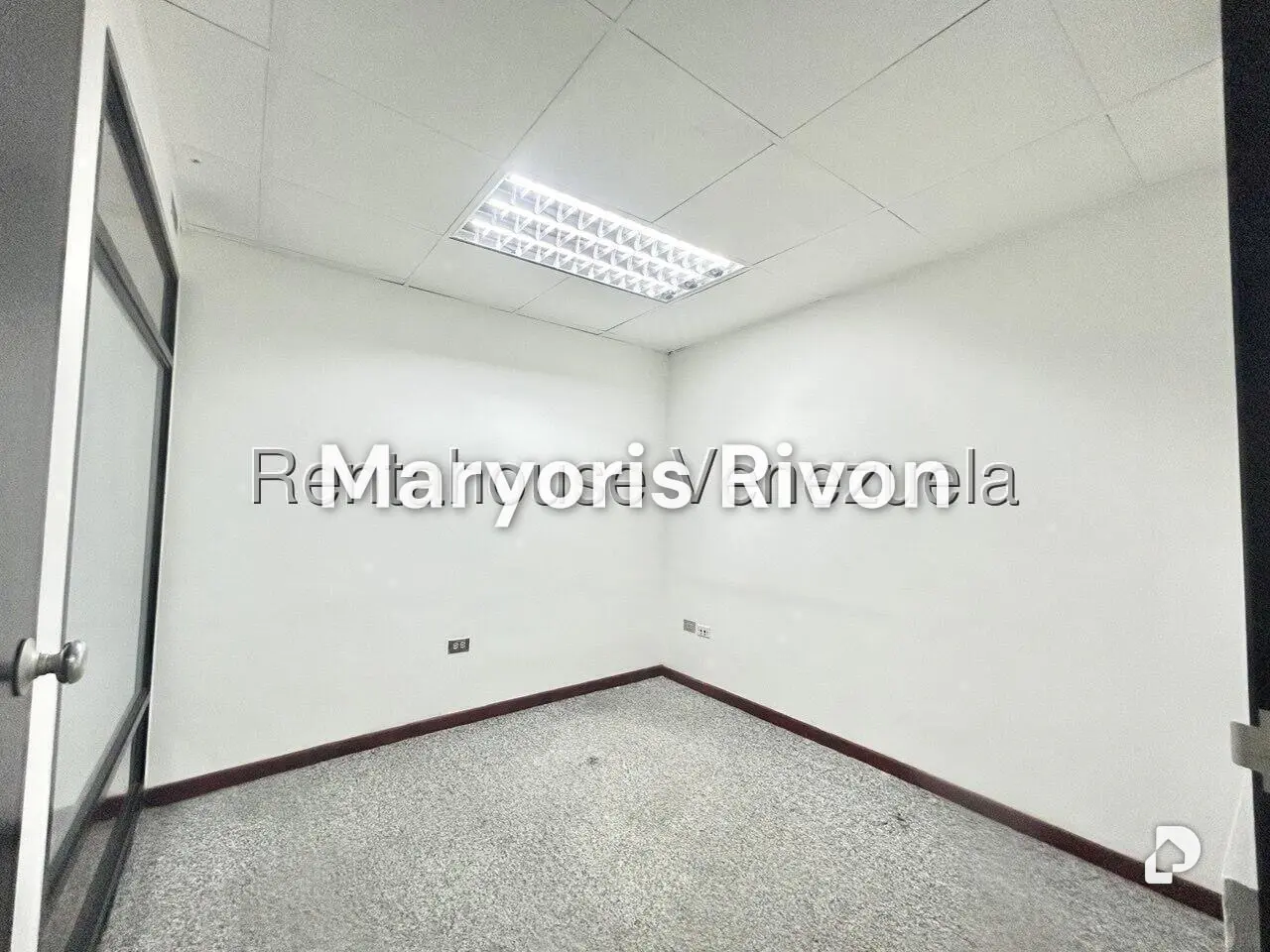 Oficina en La Castellana, Caracas – 30