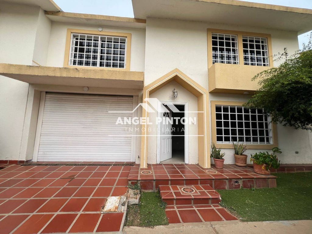 Casa en Avenida Goajira, Maracaibo - 1