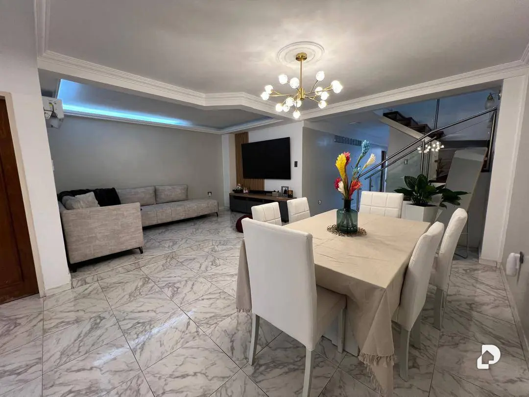 Casa en Urb. Villa del este Plaza, Barquisimeto – 27