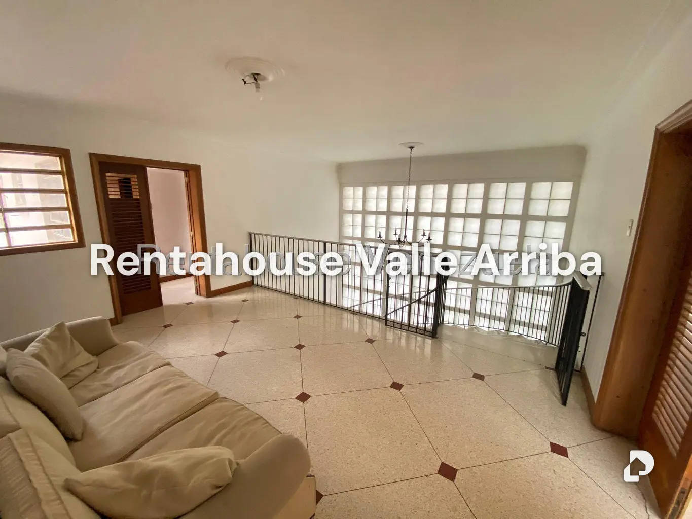 Casa en Altamira, Caracas – 15