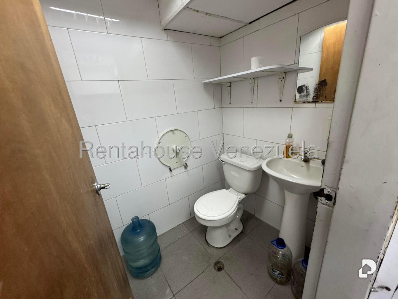Local comercial en Colinas de Bello Monte, Caracas – 24