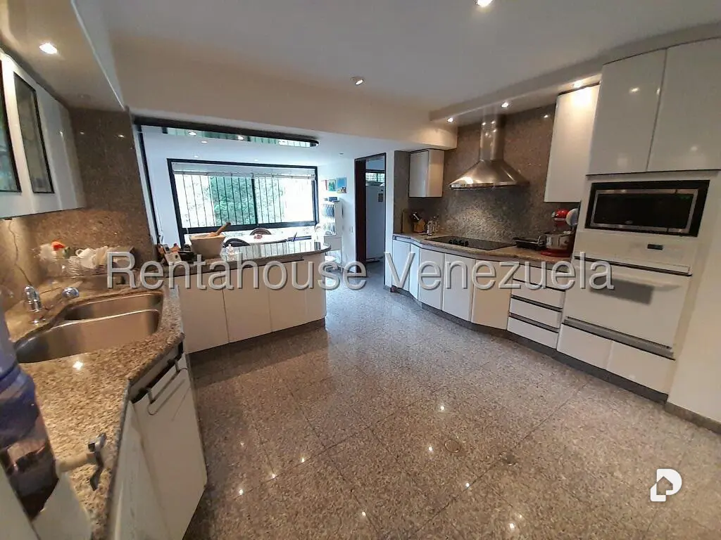 Apartamento en Lomas de La Lagunita, Caracas – 17