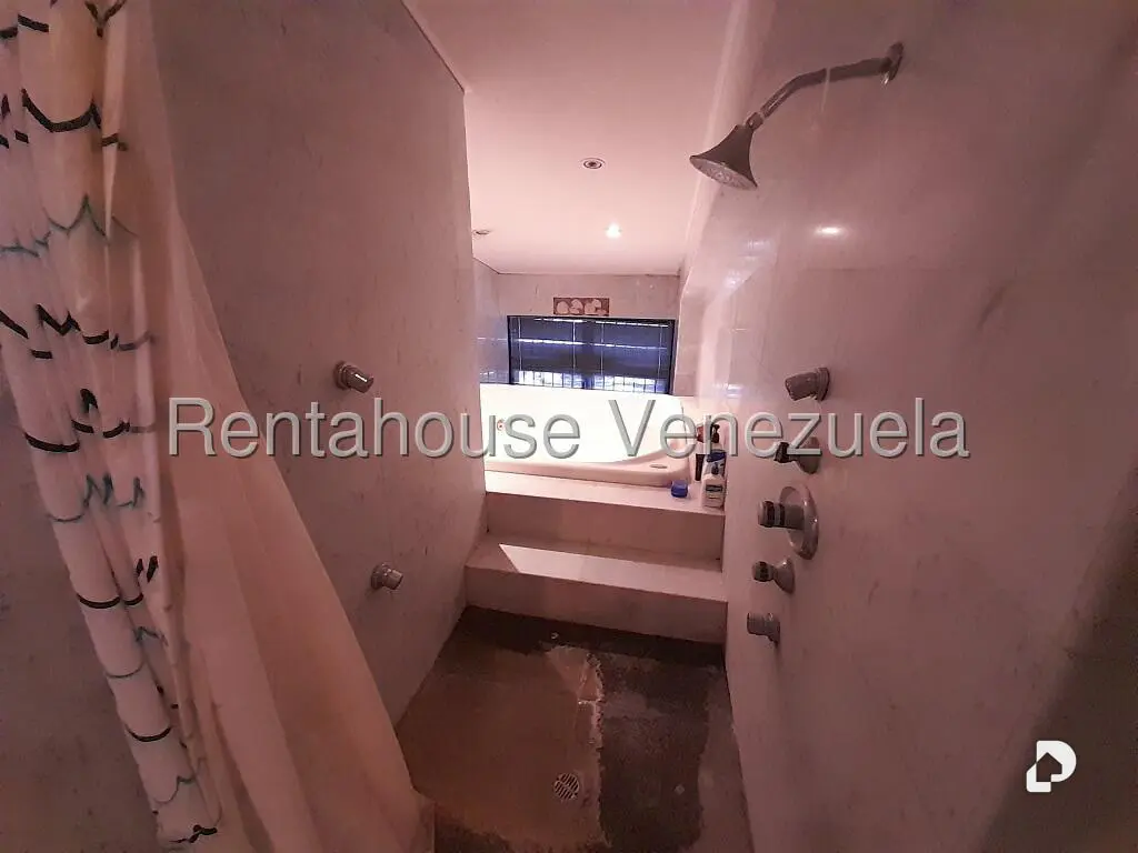 Apartamento en Lomas de La Lagunita, Caracas – 28