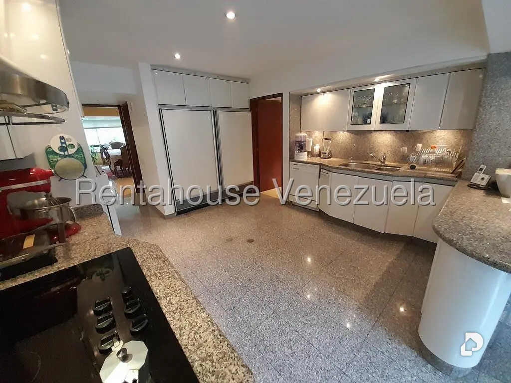 Apartamento en Lomas de La Lagunita, Caracas – 16