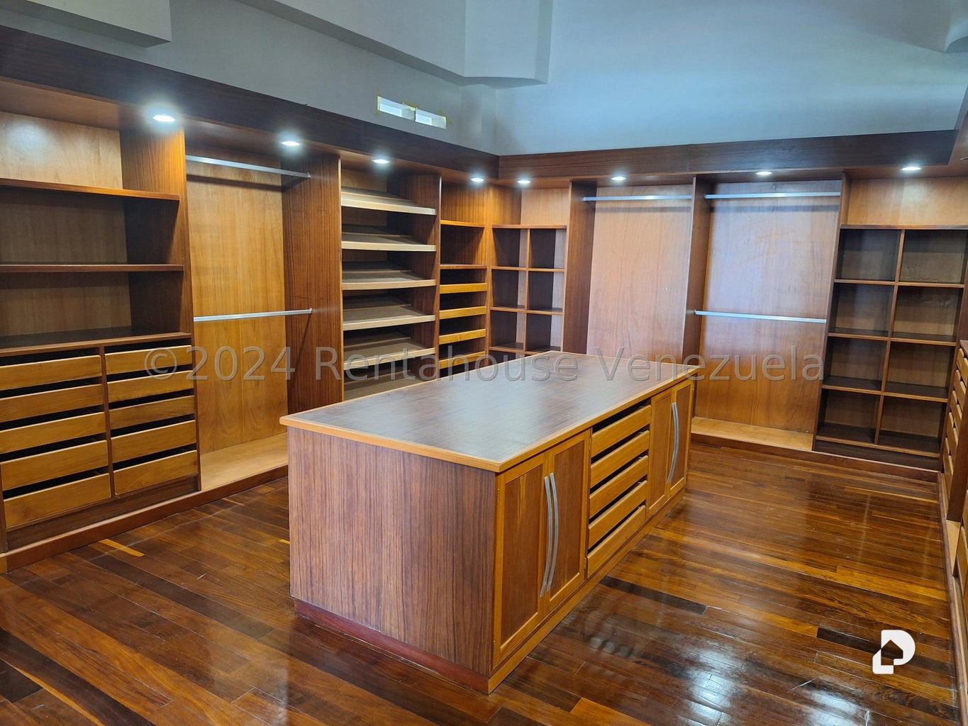 House in La Lagunita Country Club, Caracas – 41