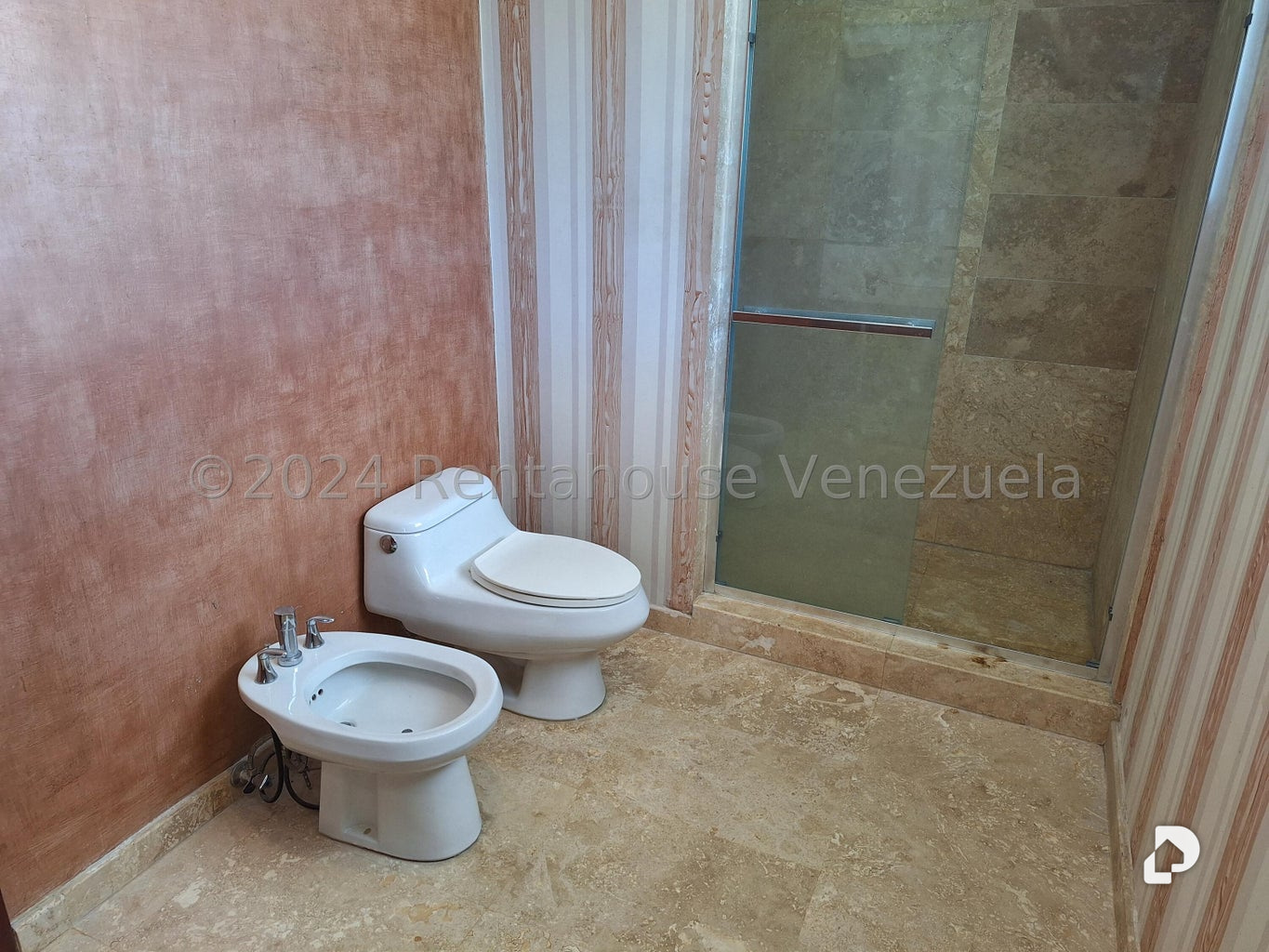 House in La Lagunita Country Club, Caracas – 53