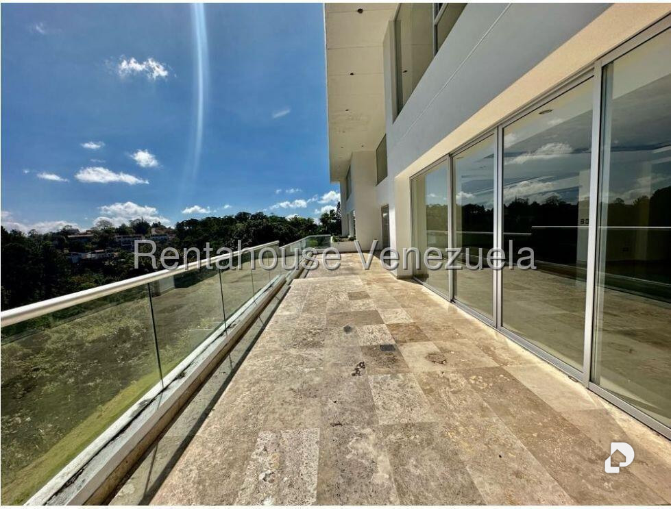House in La Lagunita Country Club, Caracas – 31