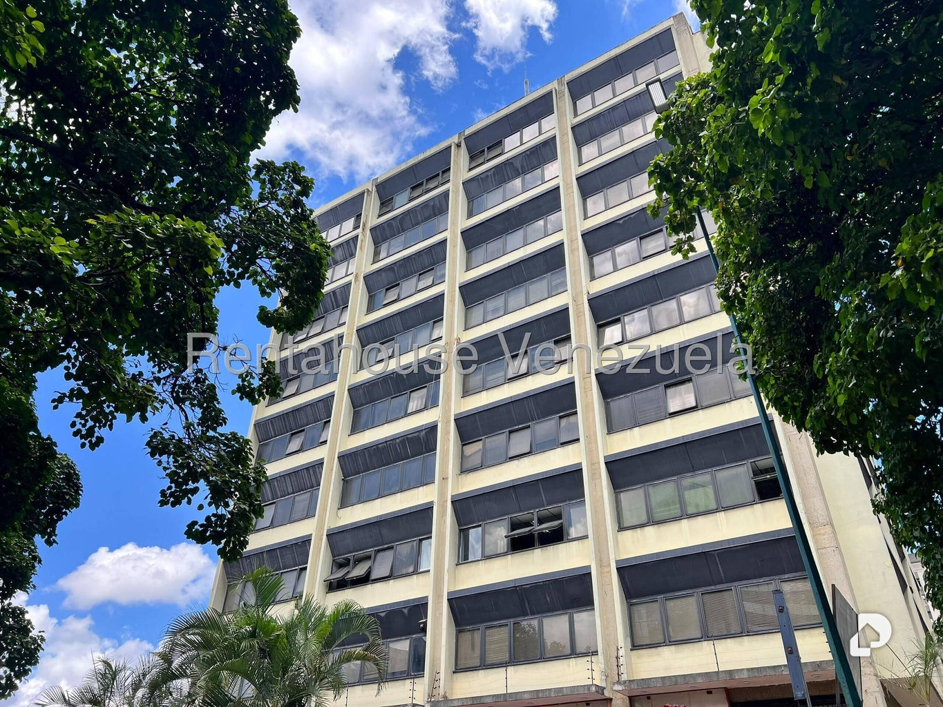 Local comercial en La Urbina, Caracas