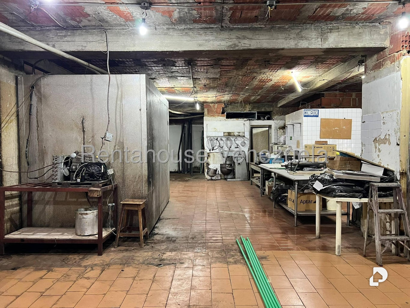 Local comercial en La Urbina, Caracas