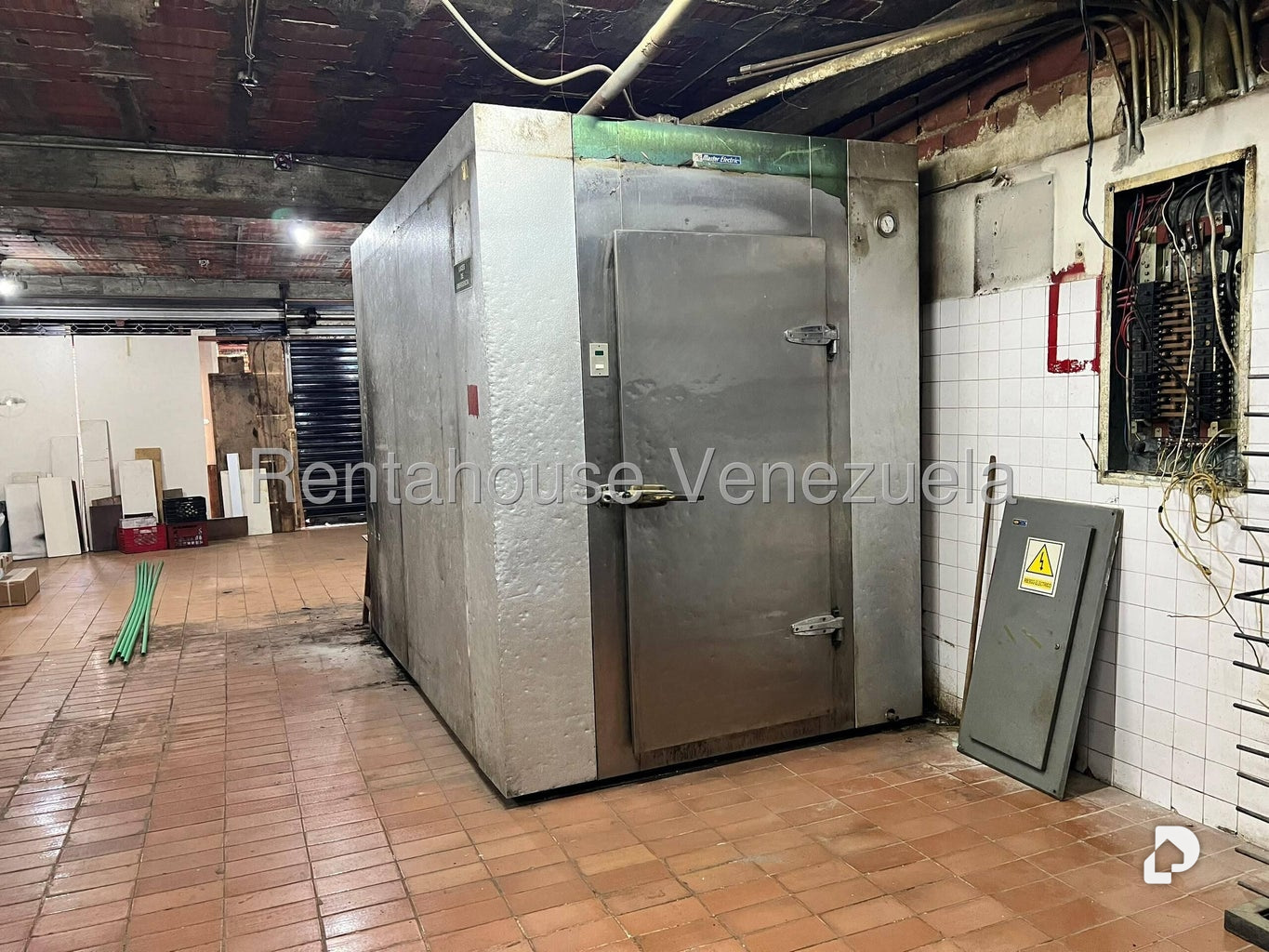 Local comercial en La Urbina, Caracas
