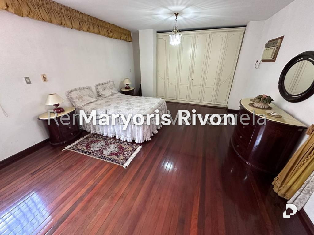 Casa en Altamira, Caracas – 25