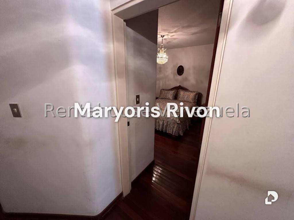 Casa en Altamira, Caracas – 28