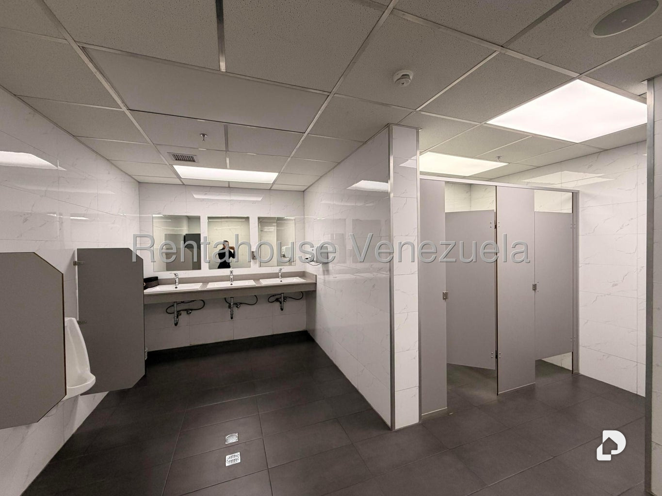 Local comercial en Las Mercedes, Caracas – 16