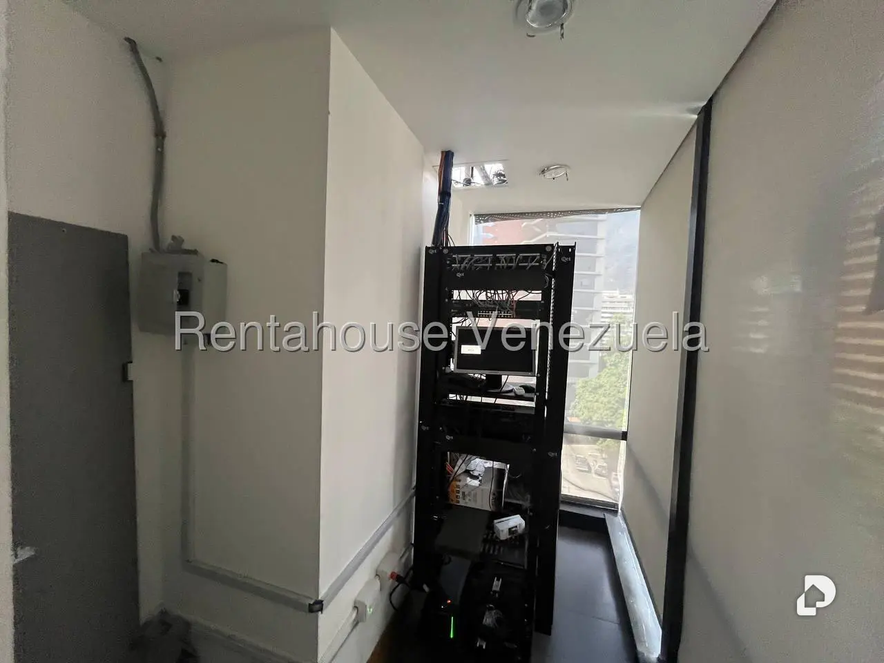 Oficina en La Castellana, Caracas – 24