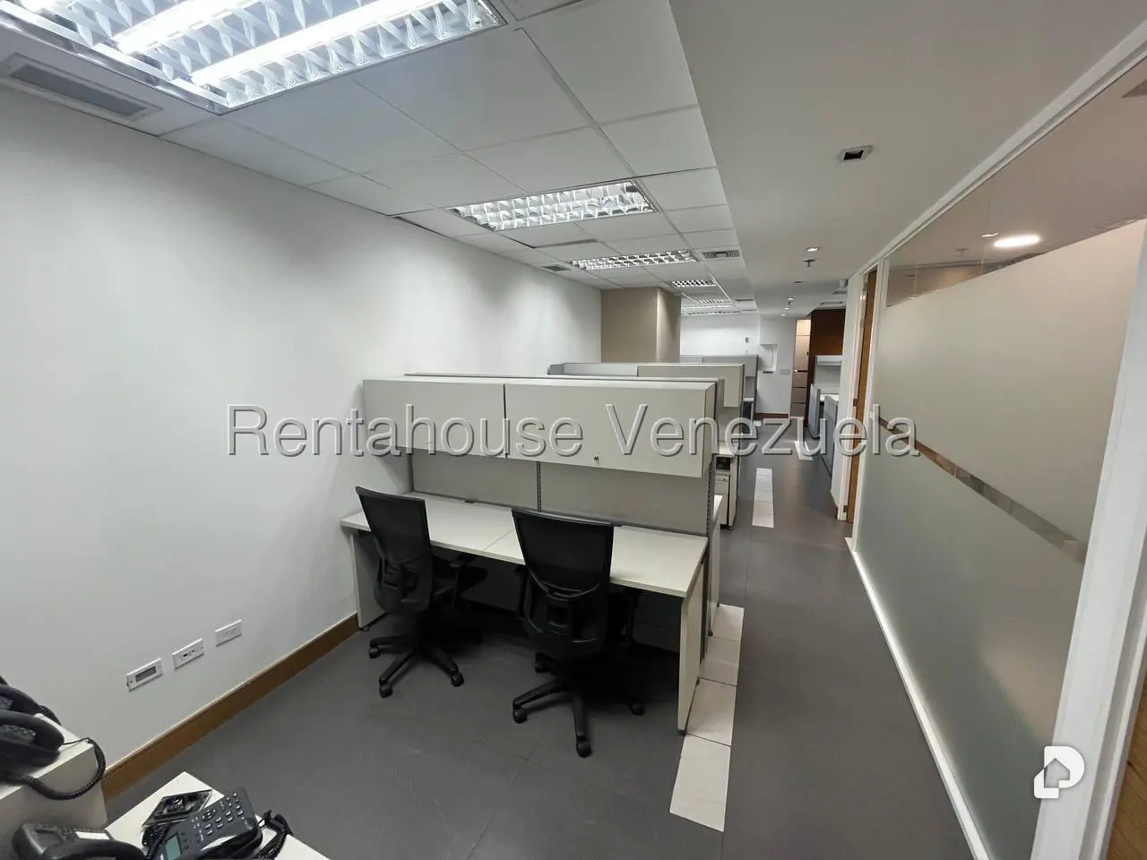 Oficina en La Castellana, Caracas – 13