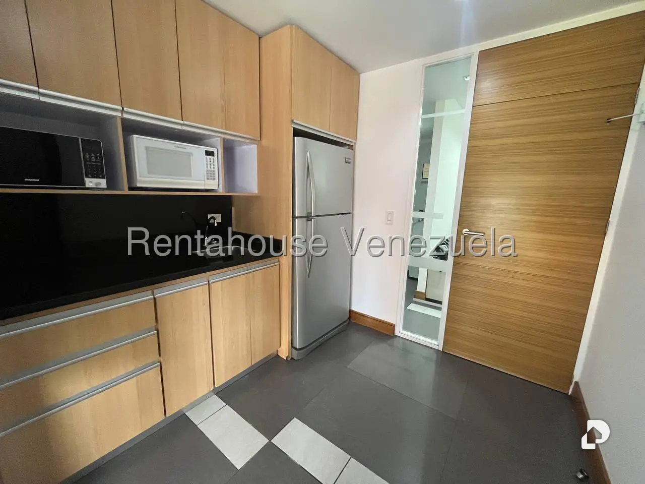Oficina en La Castellana, Caracas – 15
