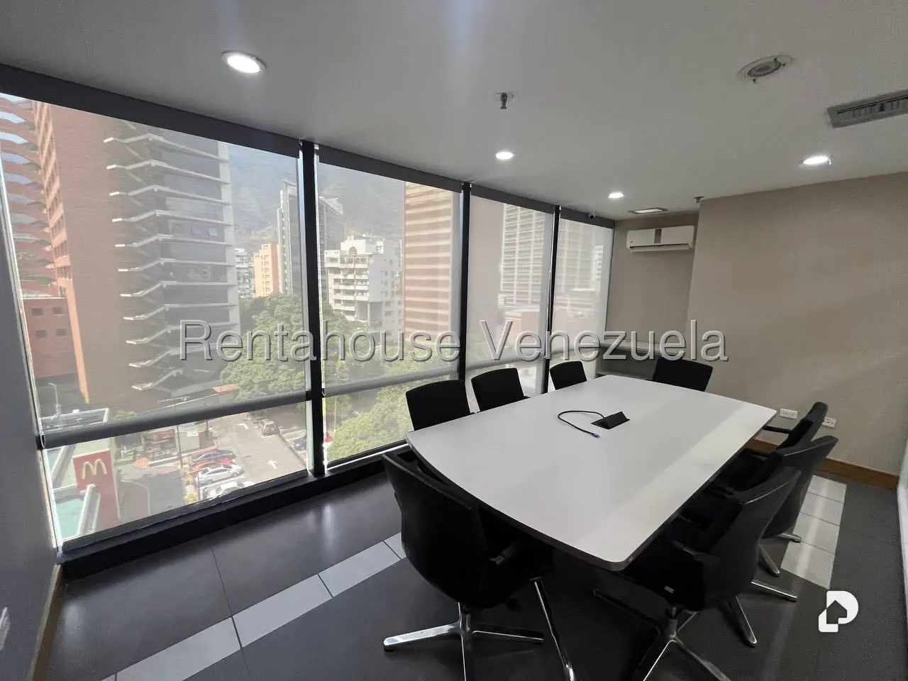 Oficina en La Castellana, Caracas – 11