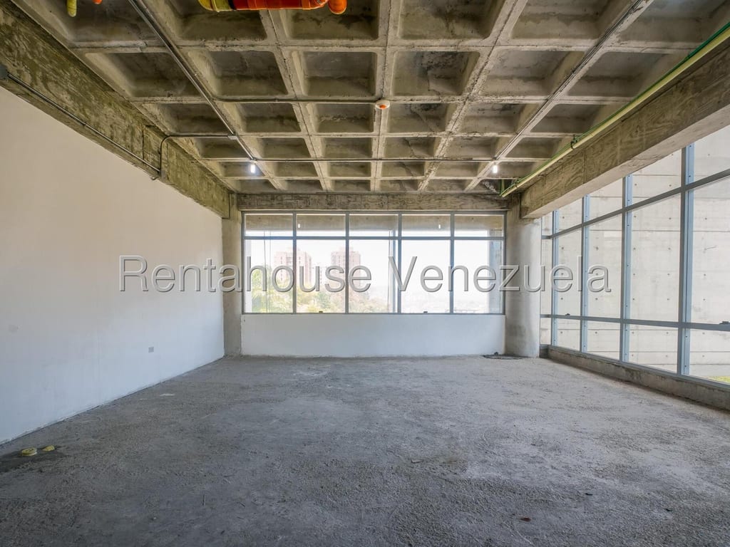 Local comercial en La Trinidad, Caracas - 1