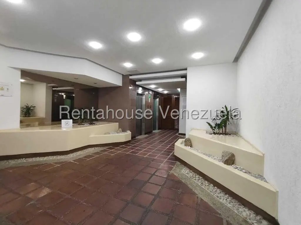 Apartment in Los Palos Grandes, Caracas - 1