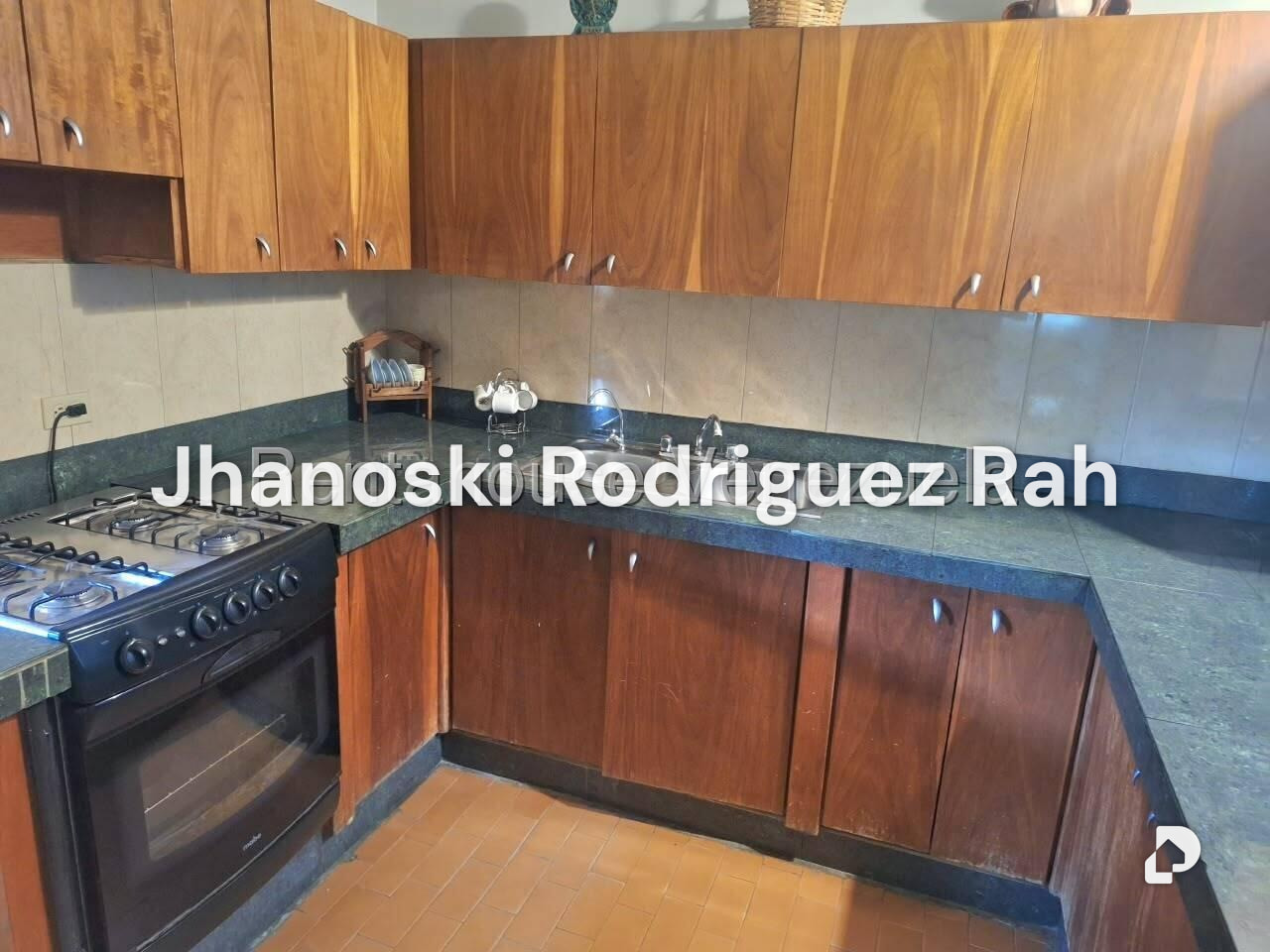 Casa en Barrio Las Brisas, Barquisimeto – 24
