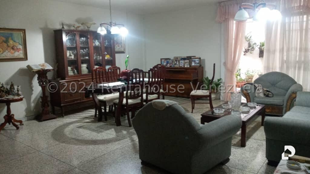 Casa en Lomas De La Trinidad, Caracas – 4