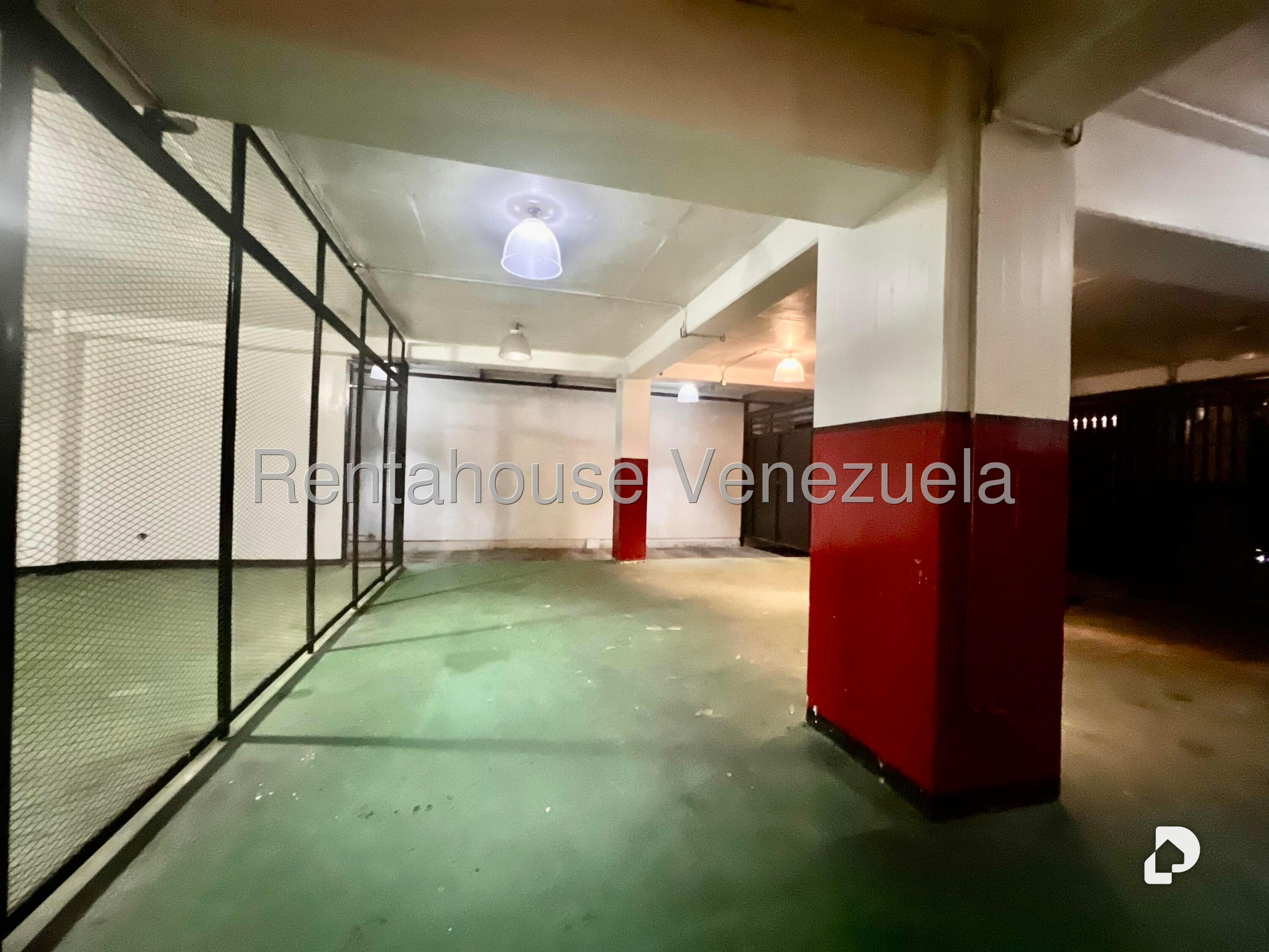 Edificio en La Urbina, Caracas