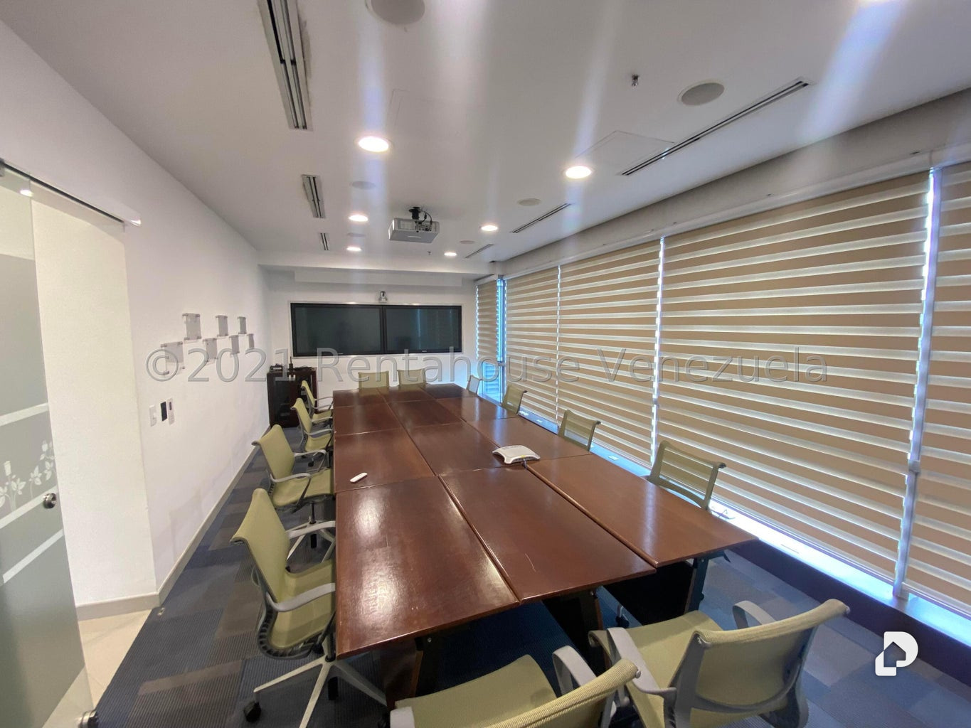 Oficina en La Castellana, Caracas – 24