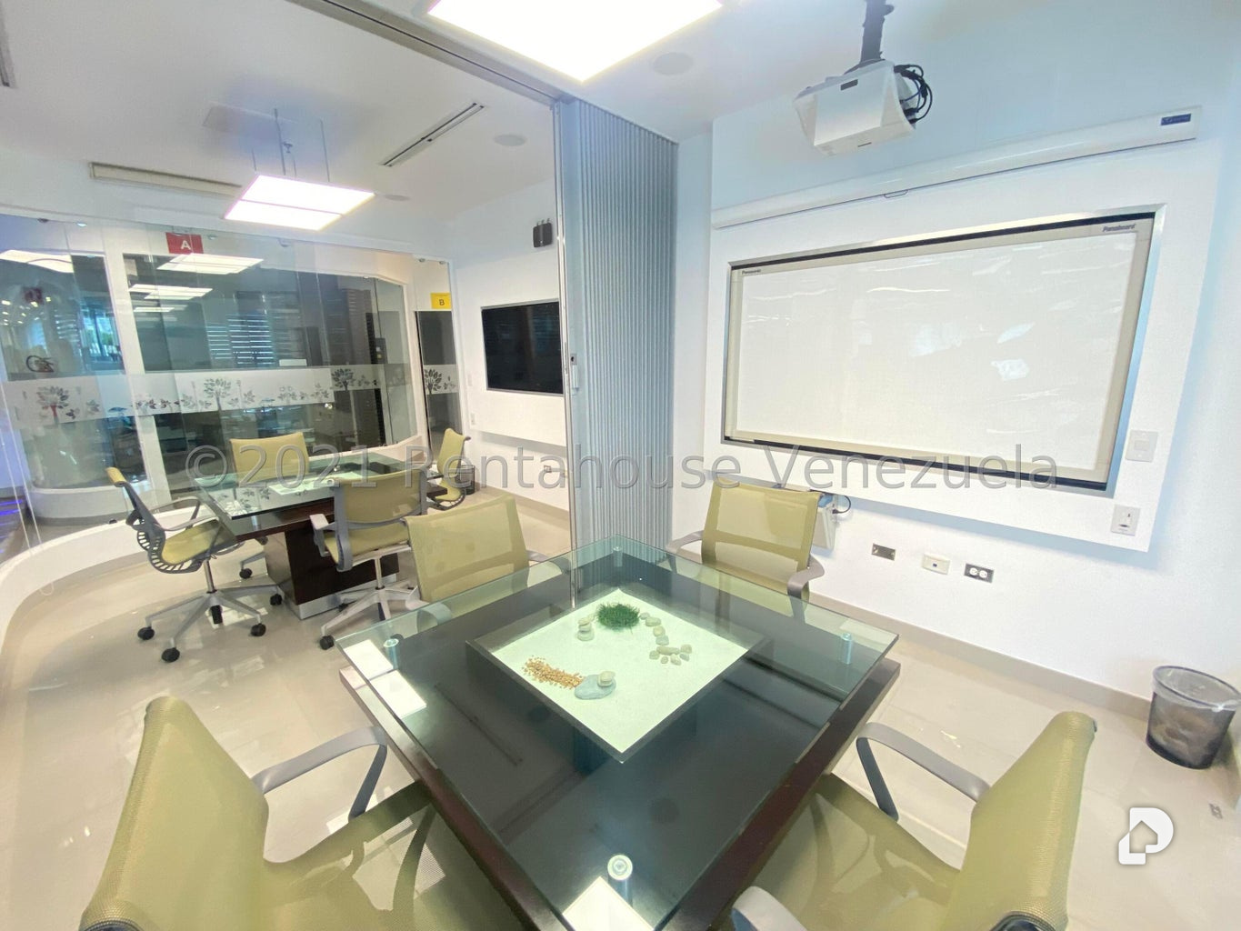 Oficina en La Castellana, Caracas – 12