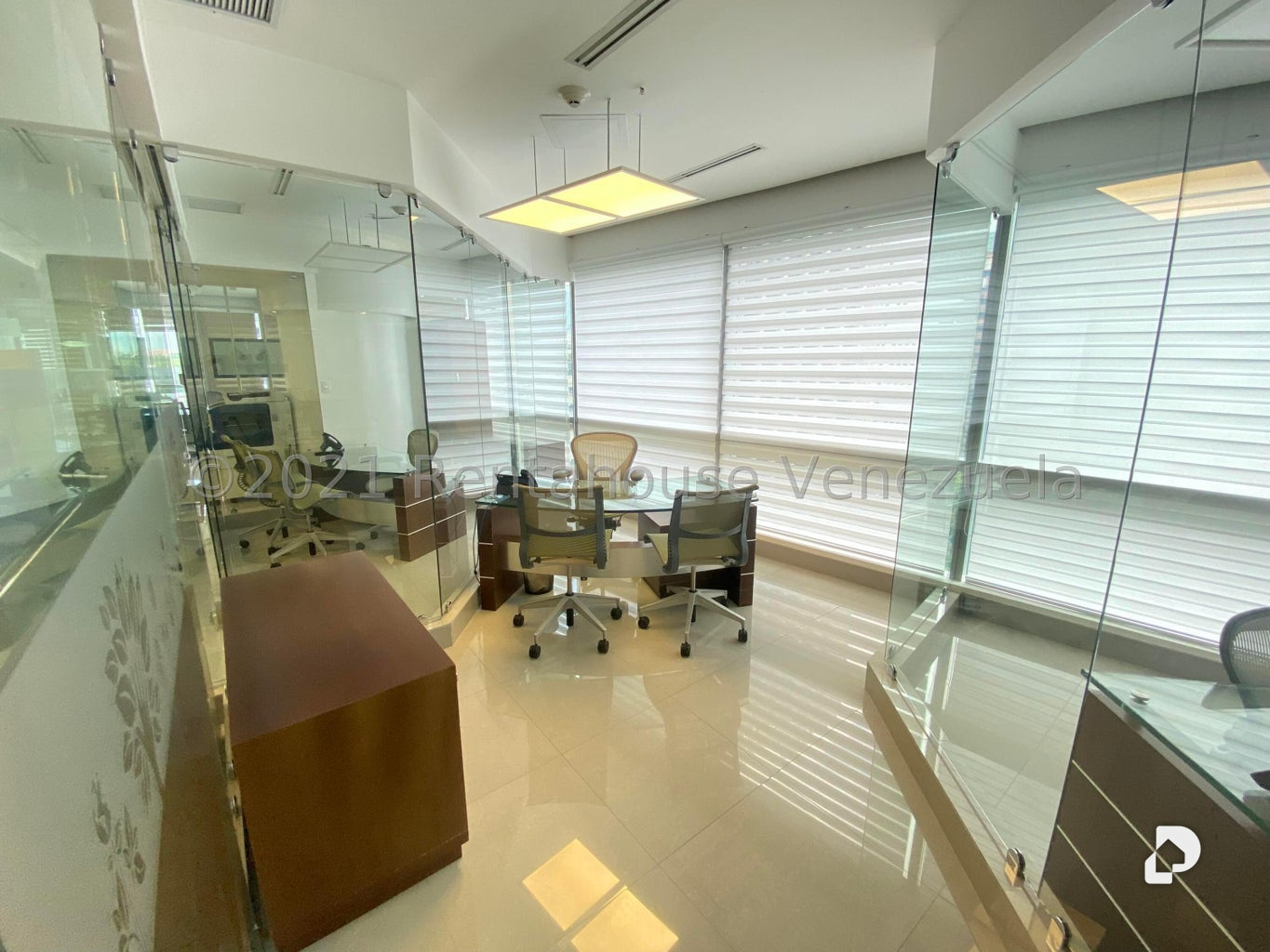Oficina en La Castellana, Caracas – 18