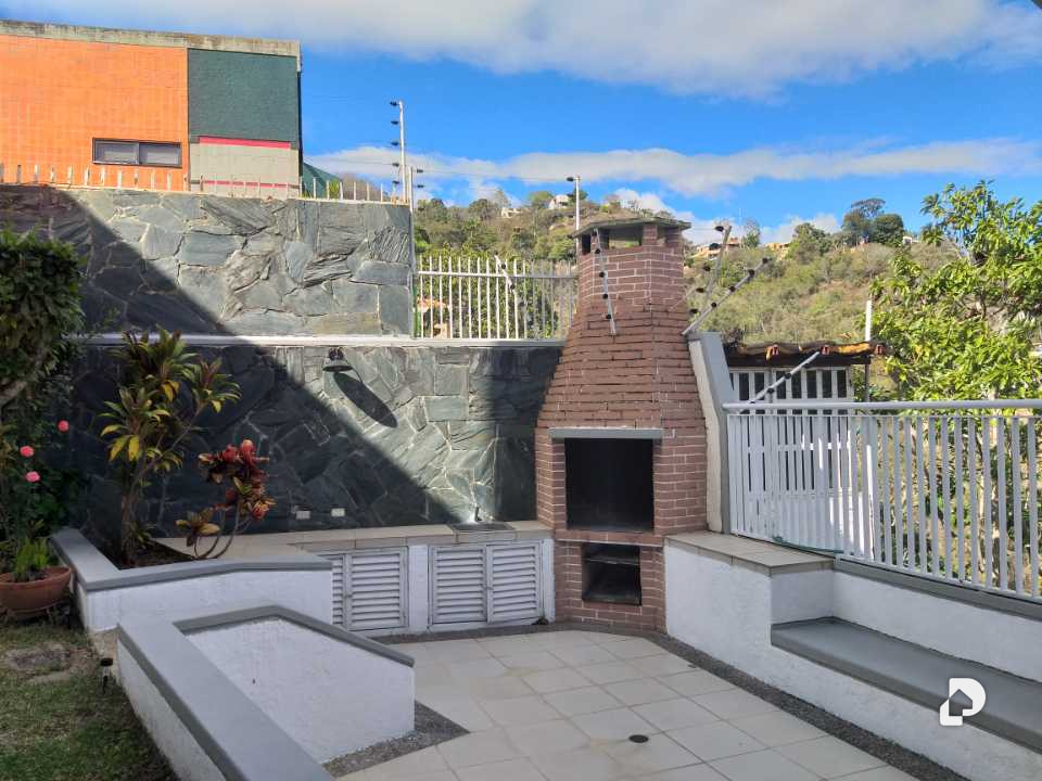 Casa en Colinas de Tamanaco, Caracas – 19
